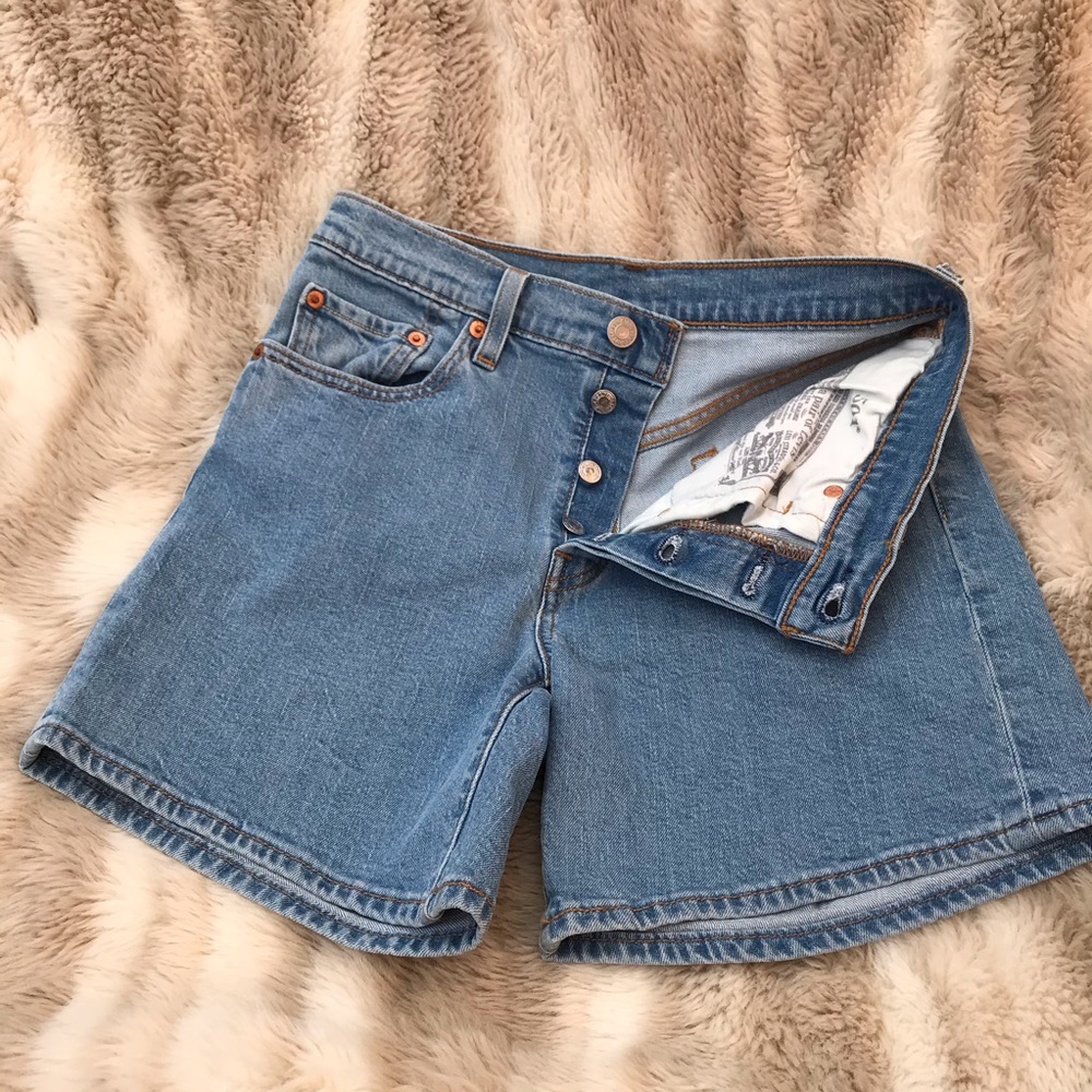 LEVI’s 501 high rise button-fly Bermuda Jean short